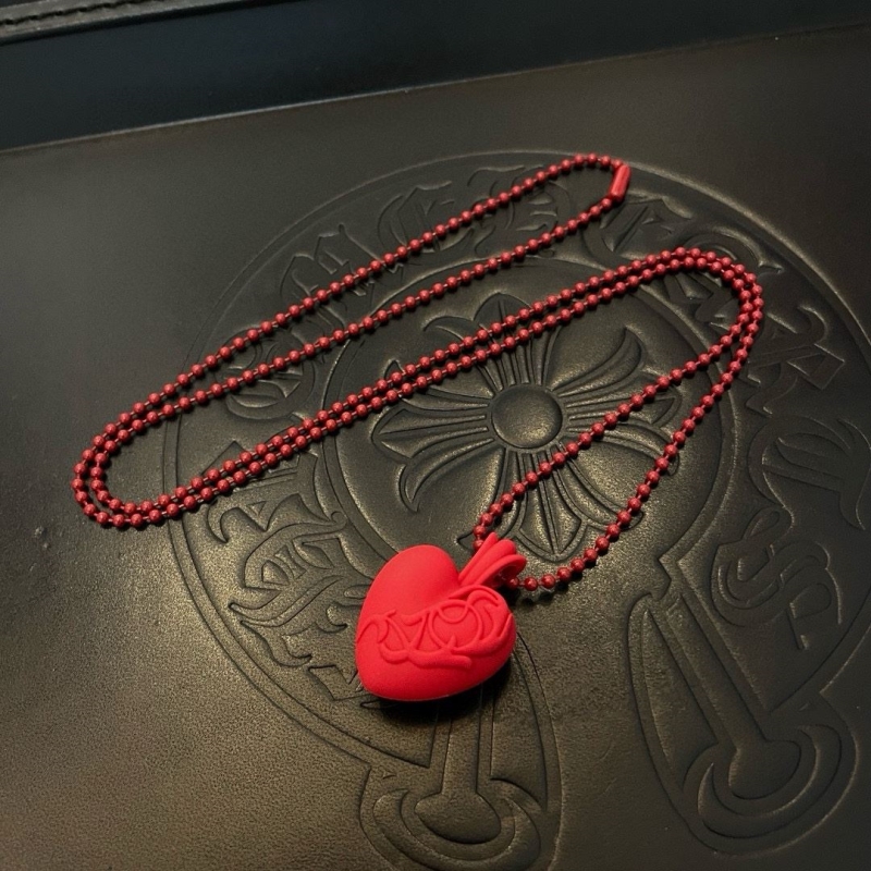 Ch*0me He**ts necklaces